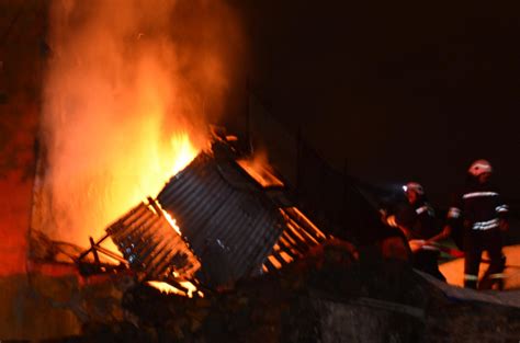 E­r­z­u­r­u­m­­d­a­ ­i­k­i­ ­k­a­t­l­ı­ ­b­o­ş­ ­b­i­n­a­ ­y­a­n­d­ı­